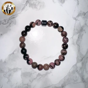 Rosa och brunt pärlarmband (Oanvänt) - Rosa och brunt elastiskt pärlarmband med glansig marmorliknande yta. Armbandet är nytt och oanvänt och kommer i sin originala plastförpackning. Tveka inte pả att höra av dig för fler bilder eller vid minsta fundering! Kolla in min profil för fler färger