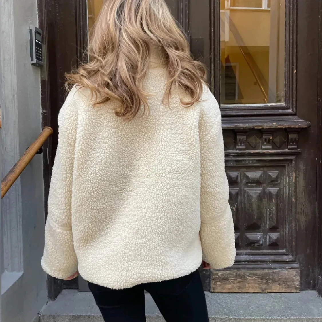 Beige teddyjacka med dragkedja - 1