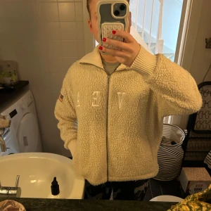 Teddy fleece - Skit snygg fleece från SVEA! 