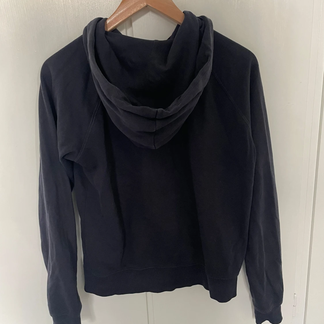 Mörkblå zip up i ekologisk bomull - 2