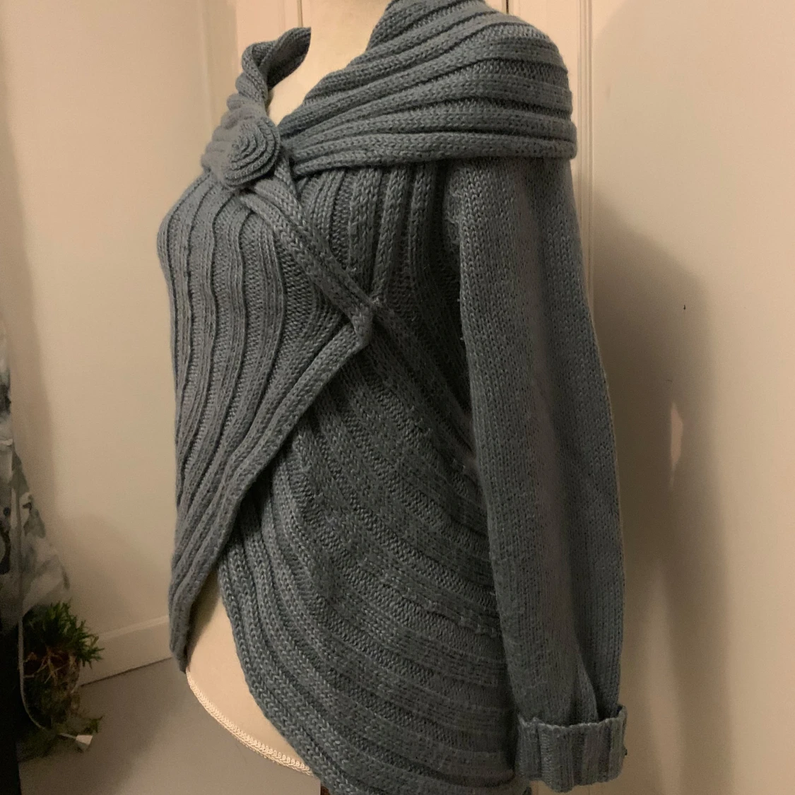 Grå/blå stickad kofta från Rabalder