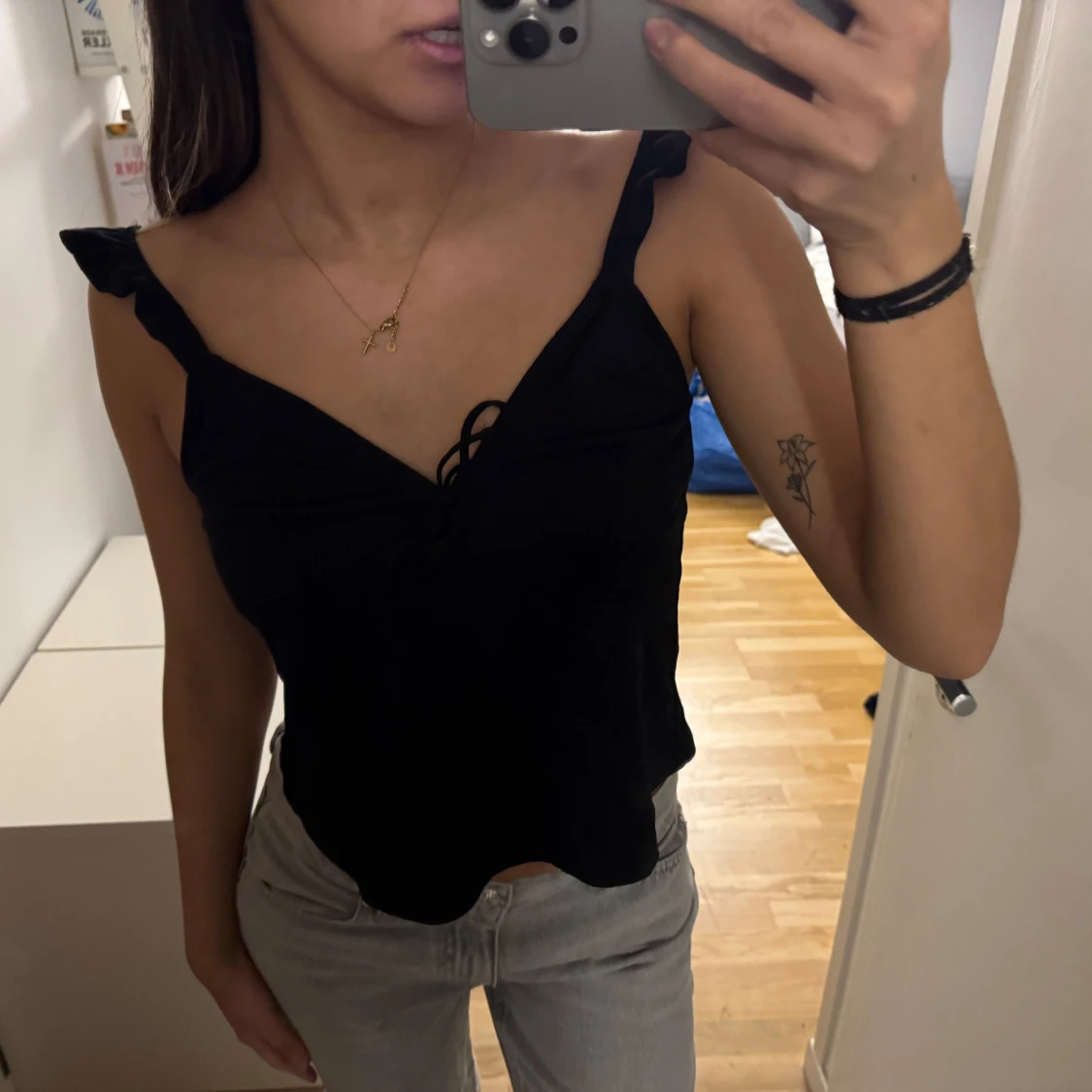 Svart linne med knytning - 1