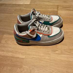 Nike airforce one shadow skor i storlek 41 i bra skick. Pris kan diskuteras!