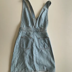 Urban Outfitters BDG light Jeansdress Overall  - Worn only once and then realized it was way too small. Super cute for festival look or similar and very complimenting top. Also has a very cool cross-open back. 