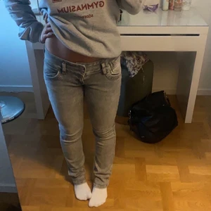 Ltb jeans - Säljer mina slutsålda gråa ltb jeans i modellen jonquil 💕 helt oanvända och har prislappen kvar! Köpta för 679 😊 ‼️TRYCK INTE PÅ KÖP NU‼️ Köp direkt för 750 inkl frakt!
