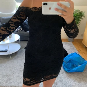 Spetsklänning - Jättefin spetsklänning