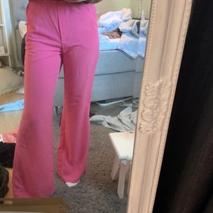 Byxor - Jättefina rosa byxor med snörning i midjan🌸