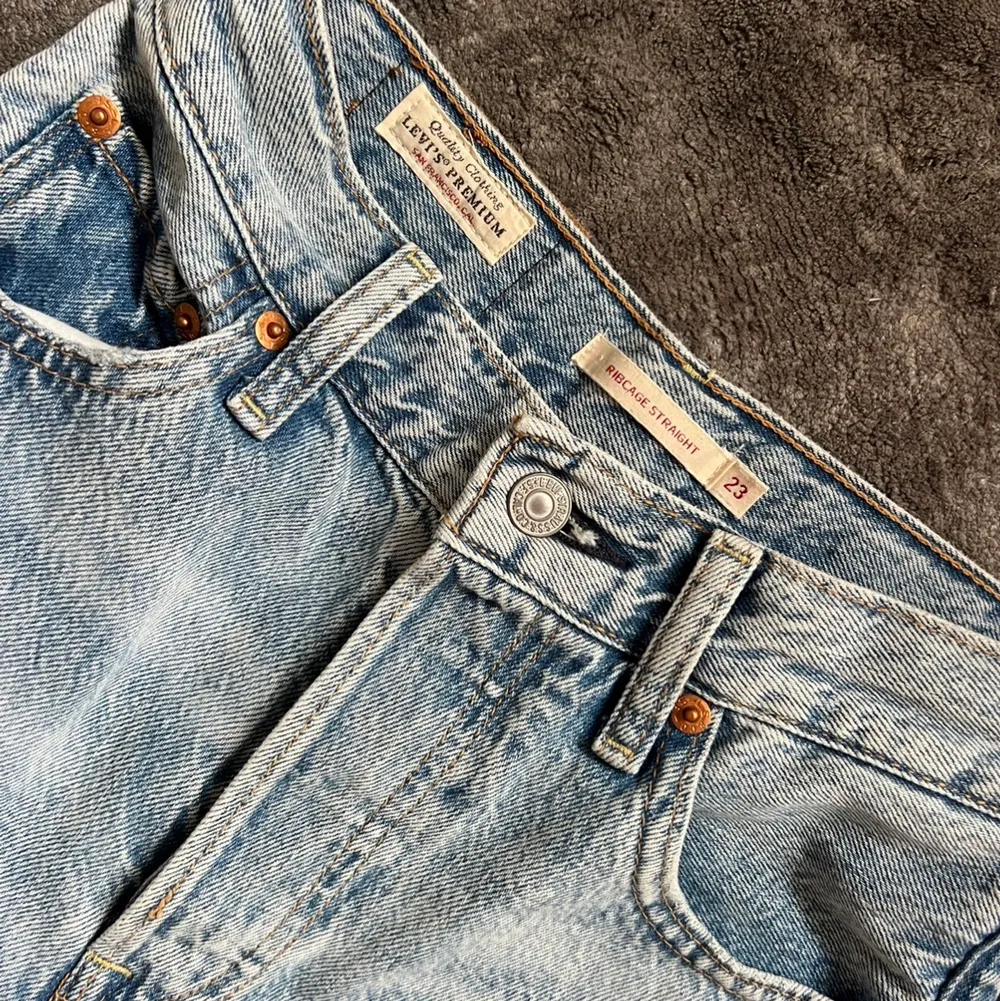 Levis jeans i fint skick💗💗. Jeans & Byxor.