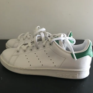 ADIDAS STAN SMITH STORLEK 37 1/3 - Endast använda en gång