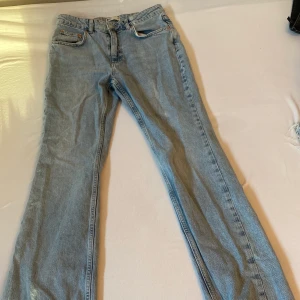 Jeans - Säljer domhär blåa jeansen😻 Aldrig använt, bara provat!