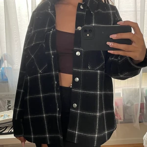 Rutig höstjacka - Bra skick storlek S och är ganska oversized