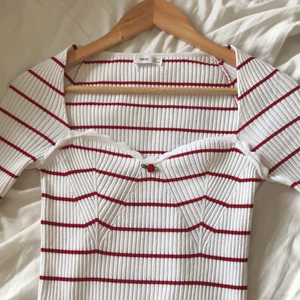 Tröja  - Säljer denna söta långärmad tröja från mango!  Tryck inte på köp direkt ⚠️n