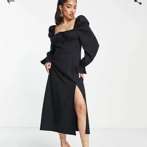 Midiklänning - Från ASOS. Använd en gång