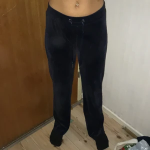 Gina mjukis - Velour mjukis från Gina. Dom är i bra skick och supersköna. Storlek XS passar 158-163 skulle jag säga.