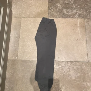 perfect sweatpants  - charcoal/dark grey sweatpants!! 