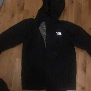 Northface  - Den har tre små hål har använts ett par gånger bara