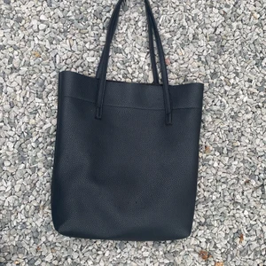 Väska - Säljer denna finna väska då dem inte kommer till användning😊