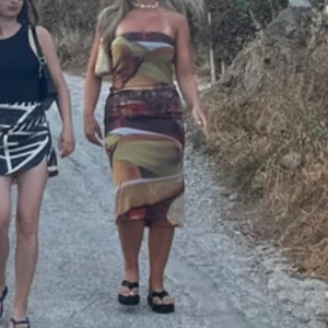 Set kjol & topp - Skiitsnyggt set från Motel rocks. Stl M i båda delarna. Knappt använt ❤️ 350kr för båda delarna inkl frakt.