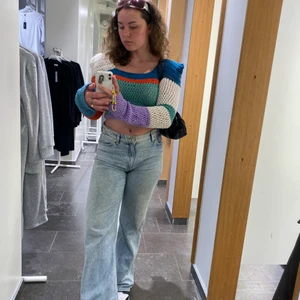 Tröja - Funderar på att sälja denna tröja som jag själv virkat, den har sina små fel och är kanske inte helt perfekt men det är väl ingen! Den är virkad med kärlek (och ilska) kan virka annat på efterfrågan, men det kommer ta tid. Hör av er vid frågor!💗