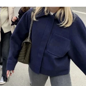 Nakd blå jacka/kappa - Populär jacka från Nakd, helt slutsåld. Skriv privat vid intresse💕