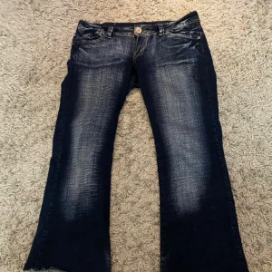 Jeans - säljer mina favorit jeans för att jag då inte använder de längre.💓