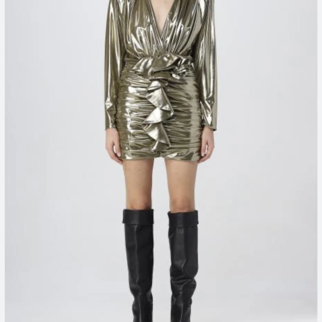 Söker klänning i metallic guld färg - 91