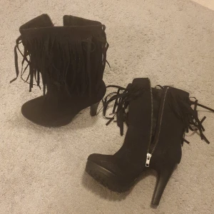 Shoes by Teddy klackar  - Fransiga klackar från Shoes from Teddy