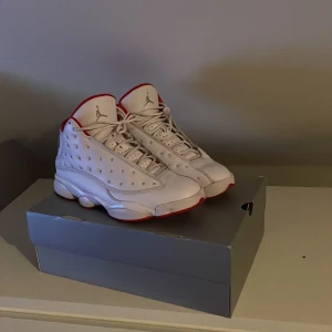 Jordan 13 Retro Alternate History of flight  - Jordan 13 Retro  Alternate History of flight ny pris 4000 og låda samt exstra snöre hör av er om ni vill ha mer bilder du själv får stå för frakt 