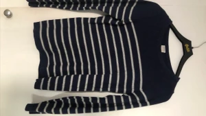 Tröja - Fin tröja som är lite tjockare. Använd fårtal gånger