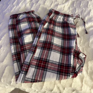 Pyjamasbyxor  - Säljer dessa pyjamasbyxor från Cubus, frakt på 49kr tillkommer!