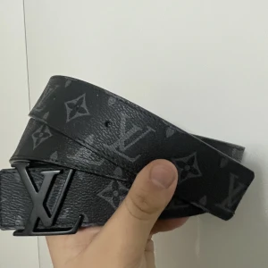 Louis Vuitton bälte - Bälten är ny säljer för 3000 kan diskutera lite med priset, vid snabb affär blir bälten för 2500