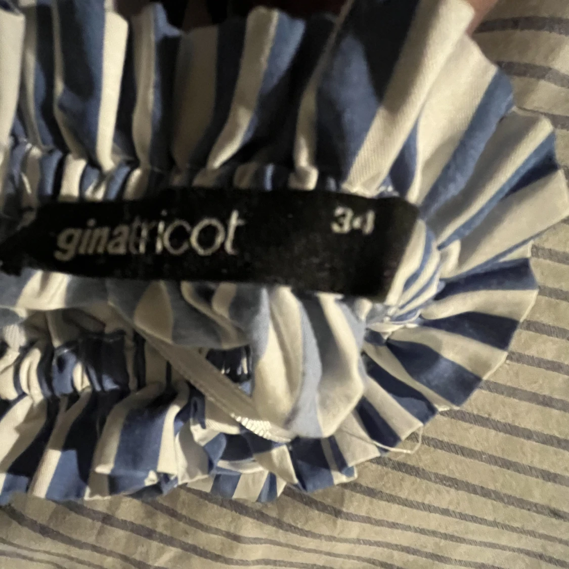 Randig off shoulder topp - 90