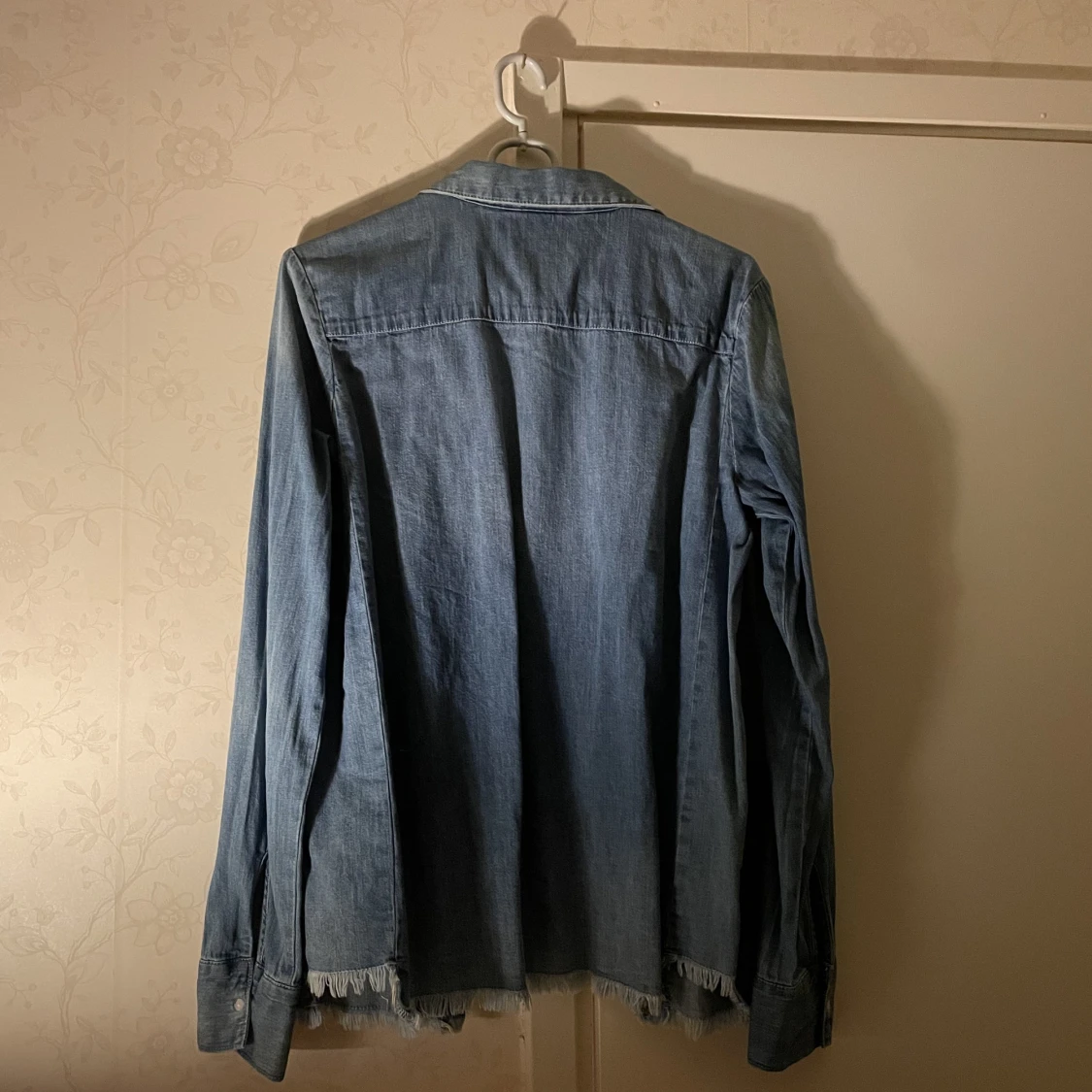 Jeansskjorta från H&M  - 90