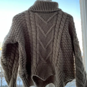 Stickad tröja  - Storlek xs. Fint skick. 