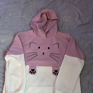 Tröja  - Gullig 😍  Priset bestämmer ni 