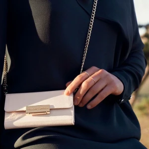 Kensington clutch  - Helt nyskick, aldrig använd. Originalpris är 600kr men den säljs inte längre på hemsidan. Jag står inte för frakten.