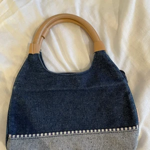 Y2K Bratz inspirerad väska - Jättegullig väska i denim tyg, med fack och zip. Helt oanvänd och jättesnygg för att komplettera ”baddie looken”