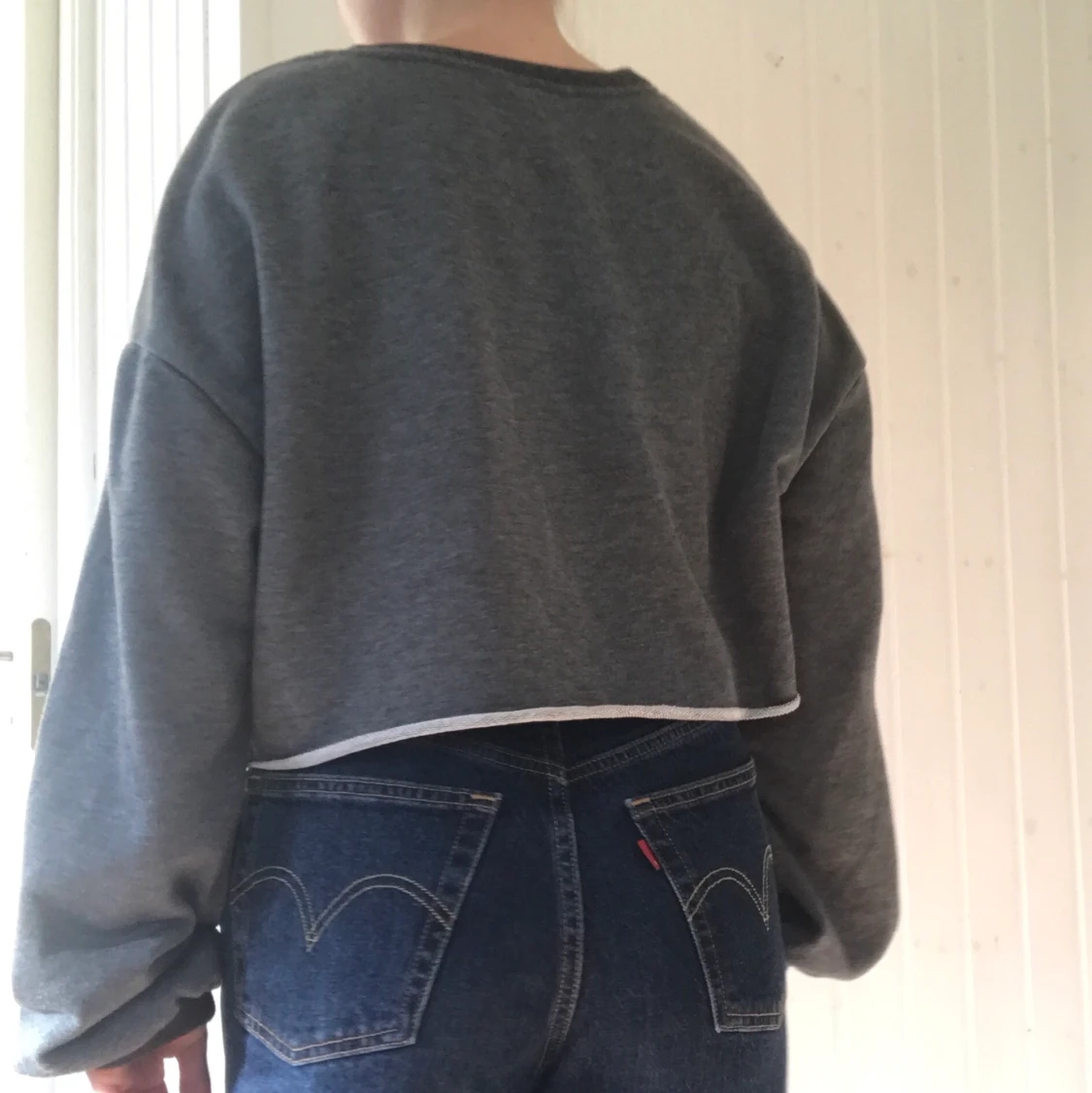 Overzised grå tröja med print - 90