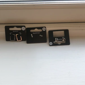 Örhängen  - Säljer alla dem här 3 par örhängena från ur o Penn, ett örhänge för 15kr då dem aldrig är testade. 2 st för 30. Och alla 3 för 40kr! Fler bilder kan komma privat!🙌🏼 OBS betalning sker via Swish!