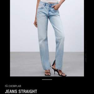 Helt oanvända jeans från zara, finns inte längre att köpa. Säljer för att dom var för stora. Skriv för fler bilder💗 300+ frakt
