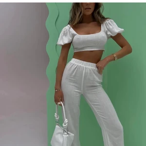 Linnebyxor Bianca  - Linnebyxor från Bianca Ingrossos kollektion med Nelly! Storlek 34! Helt slutsålda överallt, säljer för 449kr💗