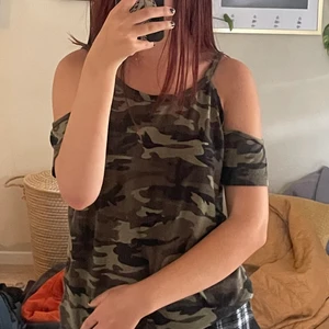 Kamouflage linne - Ett super fint linnen köpt från shein. Finns inga defekter vad jag kan se:) säljer för den inte längre är min stil