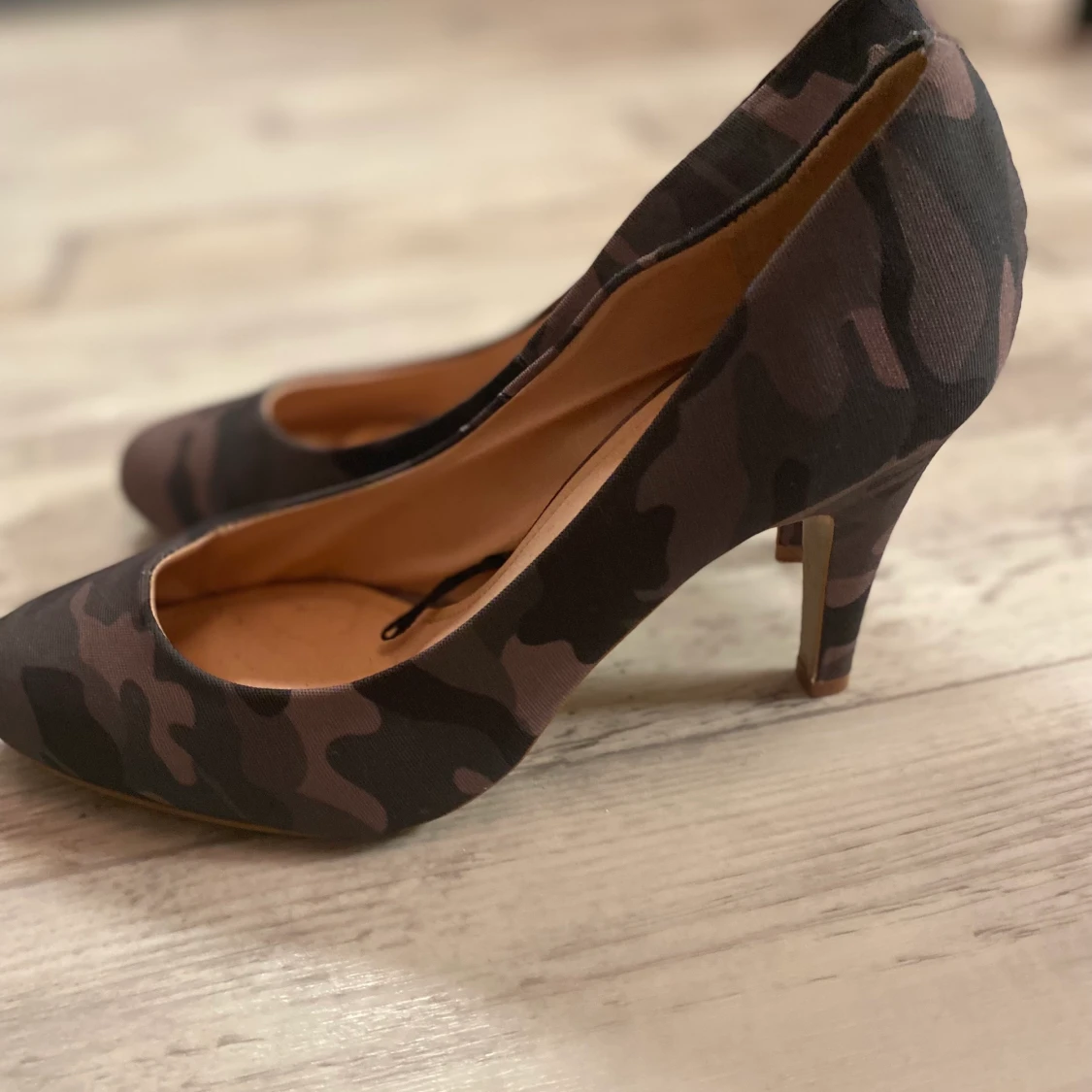 Klackskor Str 38 Militärmönster  - 90