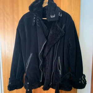 Vinterjacka the cords & co - Varm vinterjacka. Använd några gånger men har inga defekter.