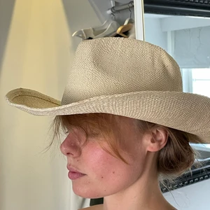 Cowboy hatt - Använd en gång! 🖤 passar alla huvuden. Onesize då det går att ställa in!