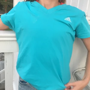 💙💙 - Jag säljer denna adidas tröjan!