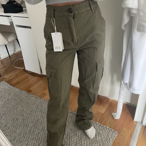 Cargobyxor  - Från Asos Storlek 32 Endast provade 