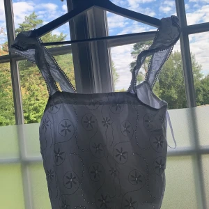 Sååå snygg blus  - Bara använd cirka 1-2 gånger och är i stl S men passar även xs 