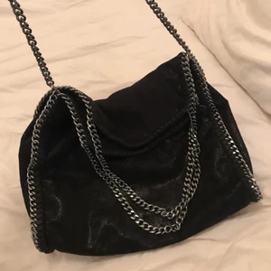 Handväska  - Superfin Stella liknande väska i stor storlek. Skriv gärna vid frågor eller intresse💕