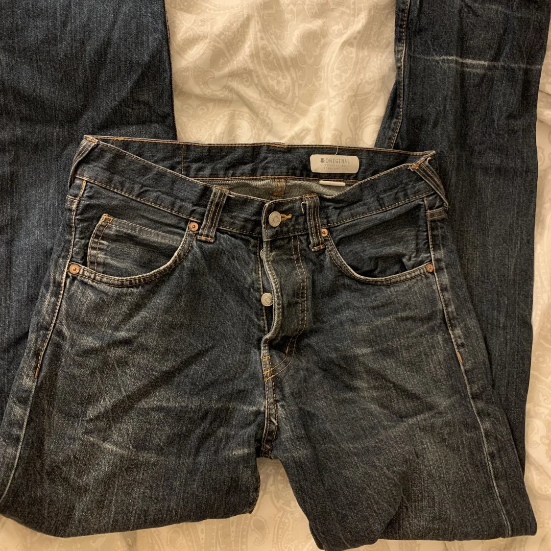 Mörkblå jeans